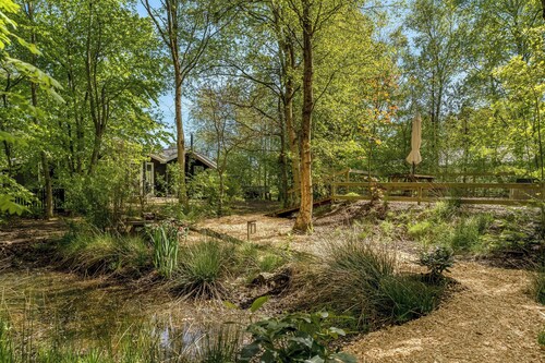 Lovely renovated holiday home with a wilderness bath and fenced grounds.