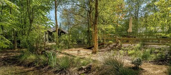 Lovely renovated holiday home with a wilderness bath and fenced grounds.