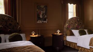 Iron/ironing board, travel cot, free WiFi, bed sheets