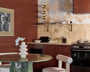 Refrigerador, microondas, horno y parrilla de estufa