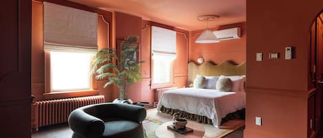 Iron/ironing board, free WiFi, bed sheets