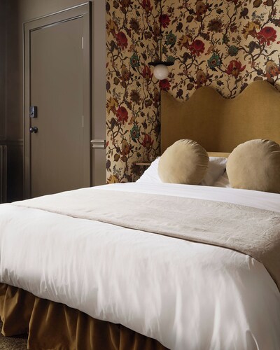 Designed for the solo traveller or couple looking for a taste of the Hotel Julie experience.