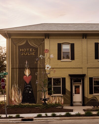 Designed for the solo traveller or couple looking for a taste of the Hotel Julie experience.