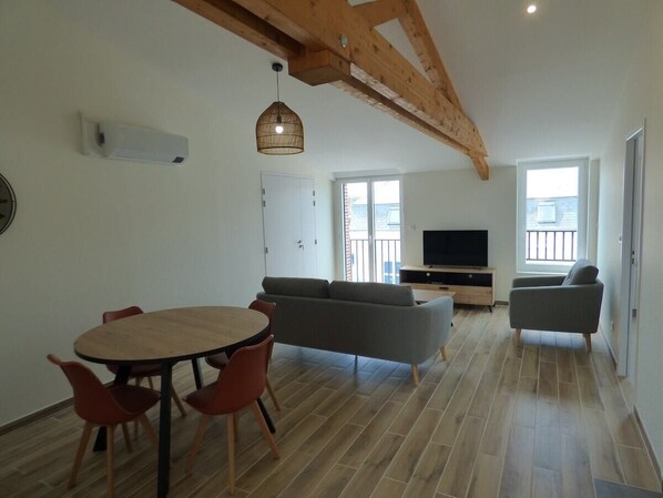 Living area - Les Frères Caudron, downtown apartment (Le Crotoy)