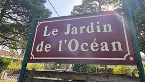 A sign with the text 'Le Jardin de l'Océan'. - Cozy apartment with private garden, near beach, perfect for couples (Saint-Brevin-les-Pins)