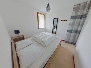 2 bedrooms