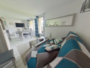 TV - 2-bedroom apartment with balcony near slopes in Les Rousses (Les Rousses)