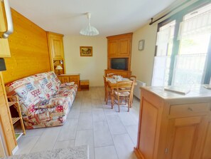 TV - Comfortable apartment with terrace and Wi-Fi in Les Rousses (Les Rousses)