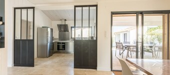 Family house for 10 with patio and pool in La Flotte