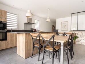 Dining - 125m² Villa with Heated Pool, 3 Bedrooms, Terrace in La Flotte (La Flotte)