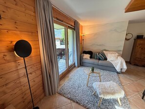 TV - Charming 3-room apartment in Méribel Village with parking and WIFI (Méribel)