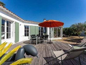Outdoor dining - Single-story house with enclosed garden for 6 people (Sainte-Marie-de-Ré)