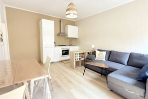 TV - O03 – Osimo, One-Bedroom Apartment with Terrace and Wi-Fi (Osimo)