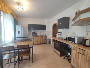 Microwave, oven