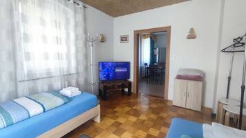 5 chambres, fer et planche Ă repasser, Wi-Fi gratuit, draps fournis