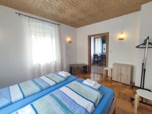 3 bedrooms, iron/ironing board, free WiFi, bed sheets