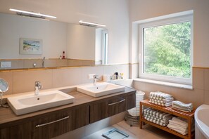 ヘアドライヤー、タオル