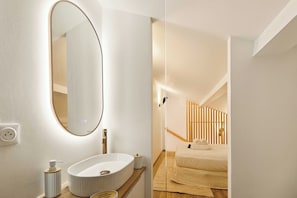 1 bedroom, iron/ironing board, Internet, bed sheets