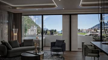 Luxury Suite, Sea View | Living area
