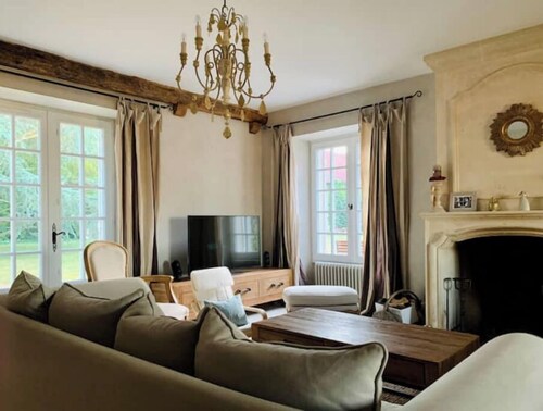 House 1h from Paris: 2 offices and fireplaces