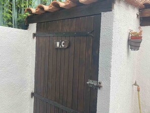 Exterior detail - Family home 400 m from the beach and town center (Unknown)