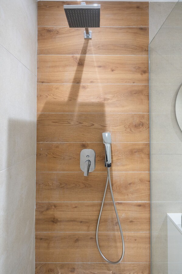 Unclassified image, 1 of 27, button