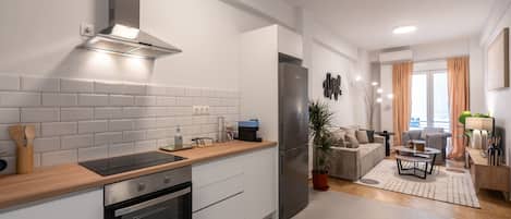 冷蔵庫、オーブン、食器洗い機、コーヒー / ティーメーカー