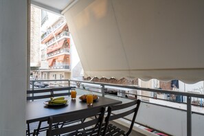 Unclassified image, 2 of 27, button