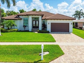 Exterior - Island Doll House-Perfect Get-A-Way Spot ! (Marco Island)