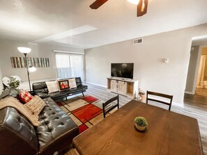TV, fireplace
