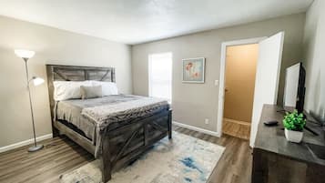 2 habitaciones, escritorio, tabla de planchar con plancha y wifi