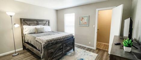 2 bedrooms, desk, iron/ironing board, WiFi