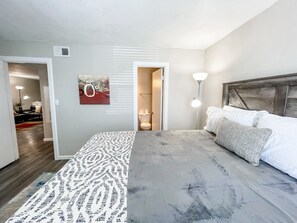 2 bedrooms, desk, iron/ironing board, WiFi