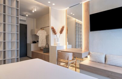 Olenia Suites