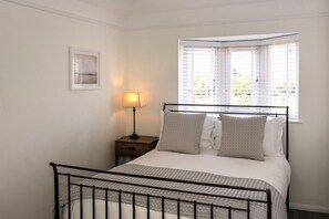 2 makuuhuonetta, silitysrauta/-lauta, vauvan matkasänky, ilmainen Wi-Fi