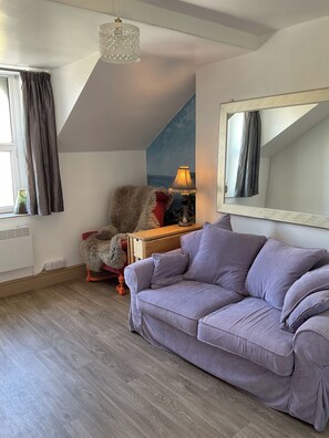 Apartment 4 - Twin beds | Living area