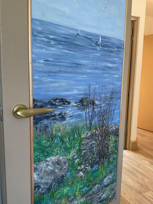 Apartment 4 - Twin beds | Iron/ironing board, cots/infant beds, free WiFi, bed sheets - The Hutchinson Apartments (Douglas)