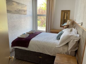 Apartment 3 - Double bed | Iron/ironing board, cots/infant beds, free WiFi, bed sheets - The Hutchinson Apartments (Douglas)