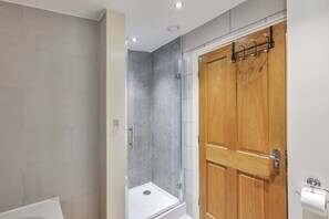 Hair dryer, towels, soap, toilet paper - Inglenook a cosy cottage 10 mins north of Alnwick and 1 min off the A1 (Chathill)