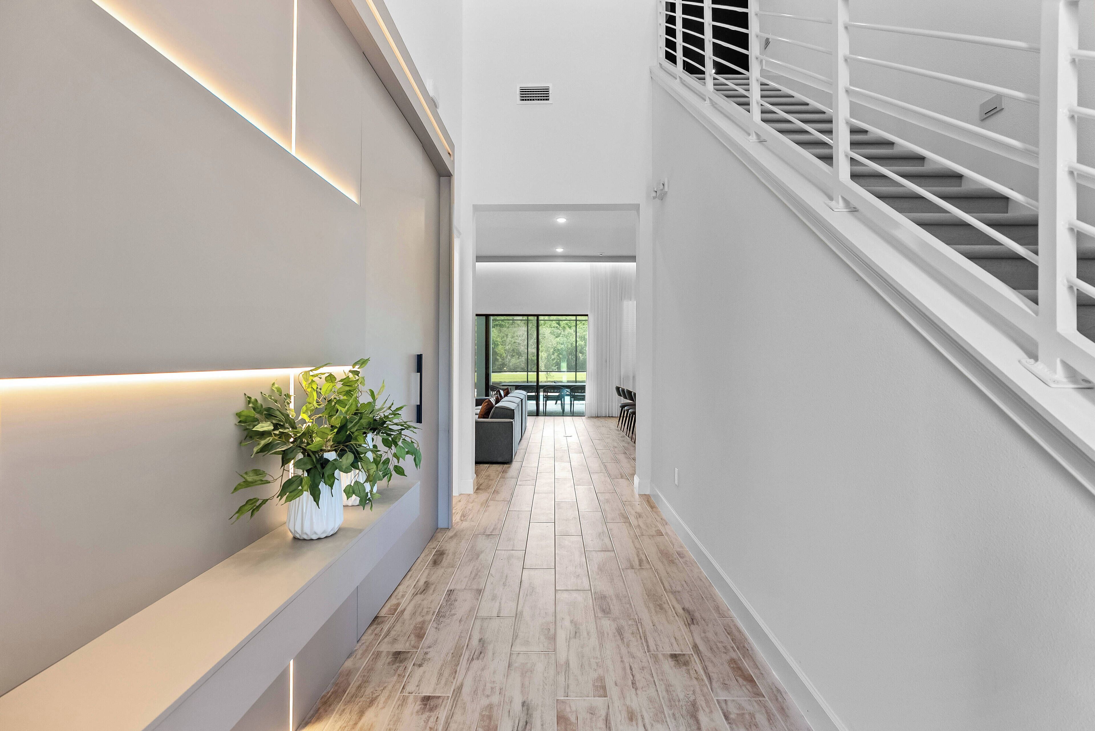 المنشأة من الداخل