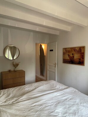 3 bedrooms, bed sheets