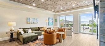 Downtown Loft + 45’ Slip – Walk to Lake & Dining