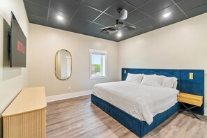 4 bedrooms, desk, iron/ironing board, free WiFi