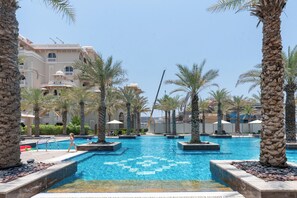 Outdoor pool - Samaya Holiday Homes-The Palm 1B Suite  (Dubai)