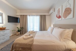 1 slaapkamer, geluiddichte muren, een strijkplank/strijkijzer