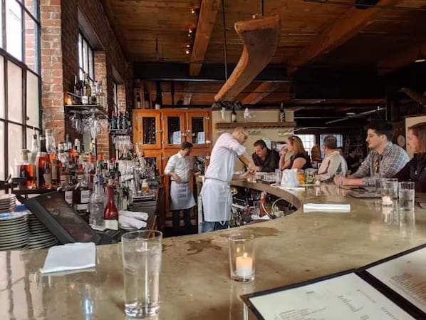 Bar (on property) - Beautiful Back Cove Area/ "Maine the Way Life Should Be" (Portland)