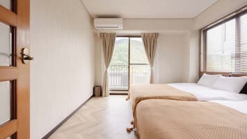 Room 33, Non-smoking | Blackout drapes, iron/ironing board, free WiFi, bed sheets