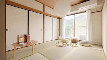 Room 33, Non-smoking | Blackout drapes, iron/ironing board, free WiFi, bed sheets