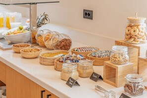 Free daily buffet breakfast - Aelo Mykonos hotel (Mykonos)