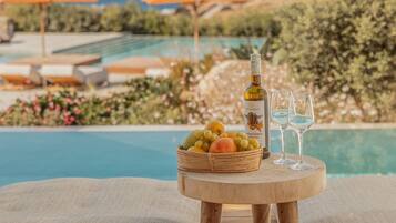 Deluxe Suite, Balcony, Sea View | In-room safe, laptop workspace, blackout drapes, soundproofing